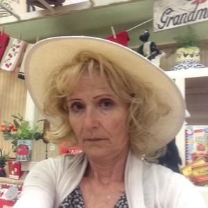 Meet your Posher, Carol